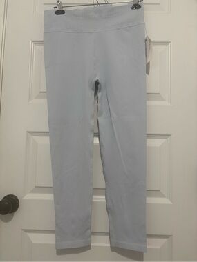 NWT Calvin Klein Powder Blue Performance 7/8 Leggings